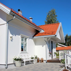 Utomhus färgprov i kulören Modest White